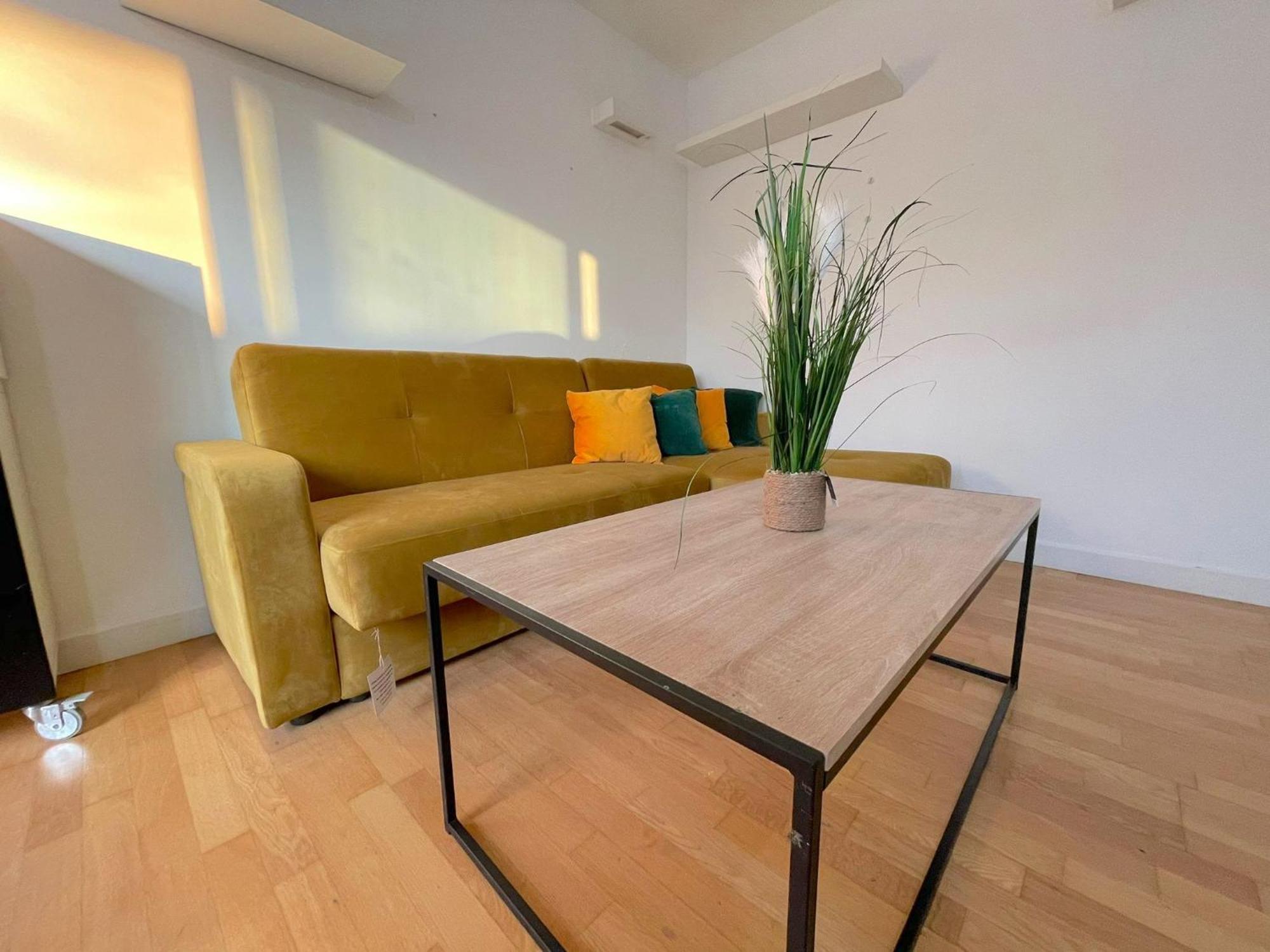 Apartment Ground Floor Flat On Bath Road! *