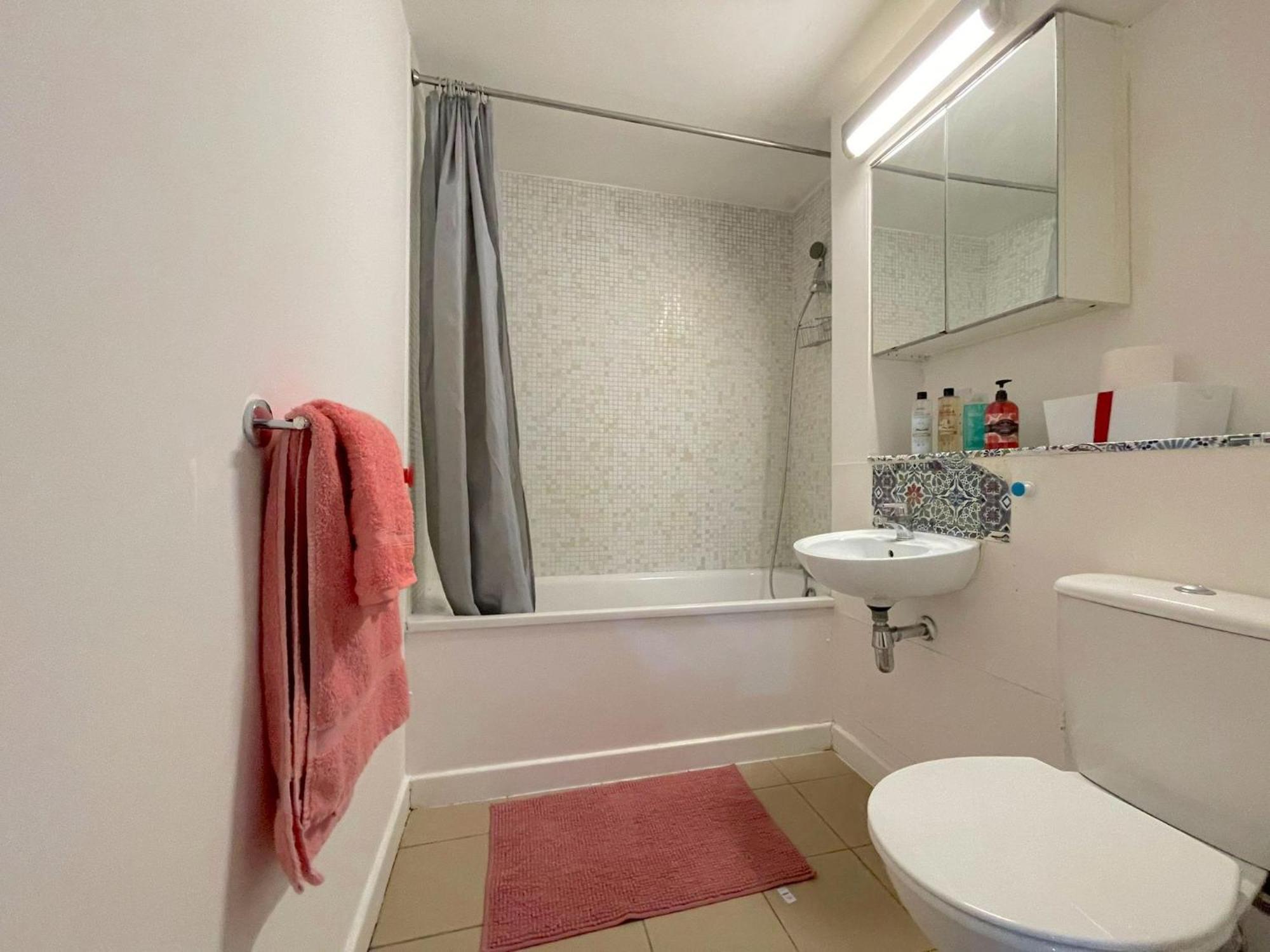 Apartment Ground Floor Flat On Bath Road!