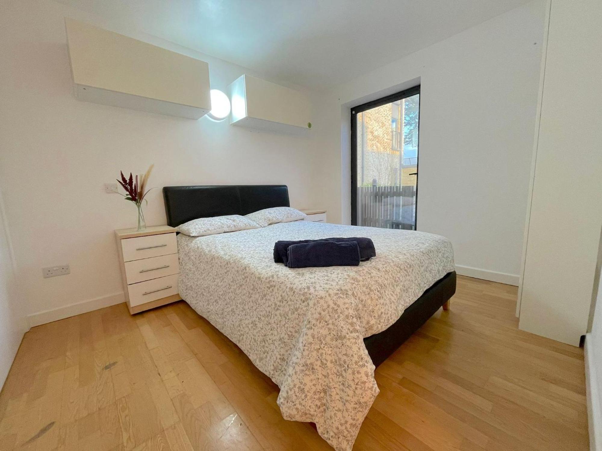 Ground Floor Flat On Bath Road! Cranford