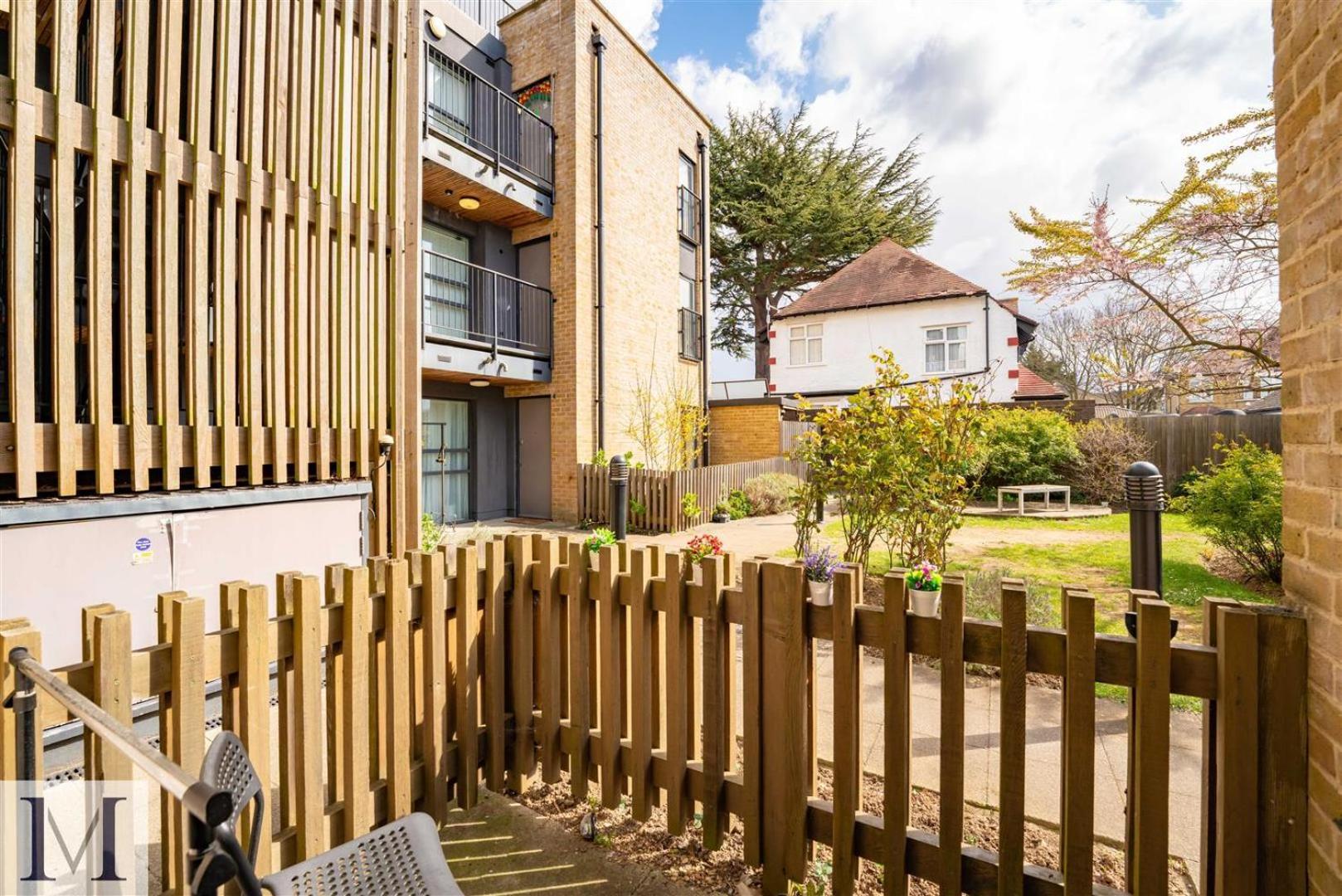 Apartment Ground Floor Flat On Bath Road! *