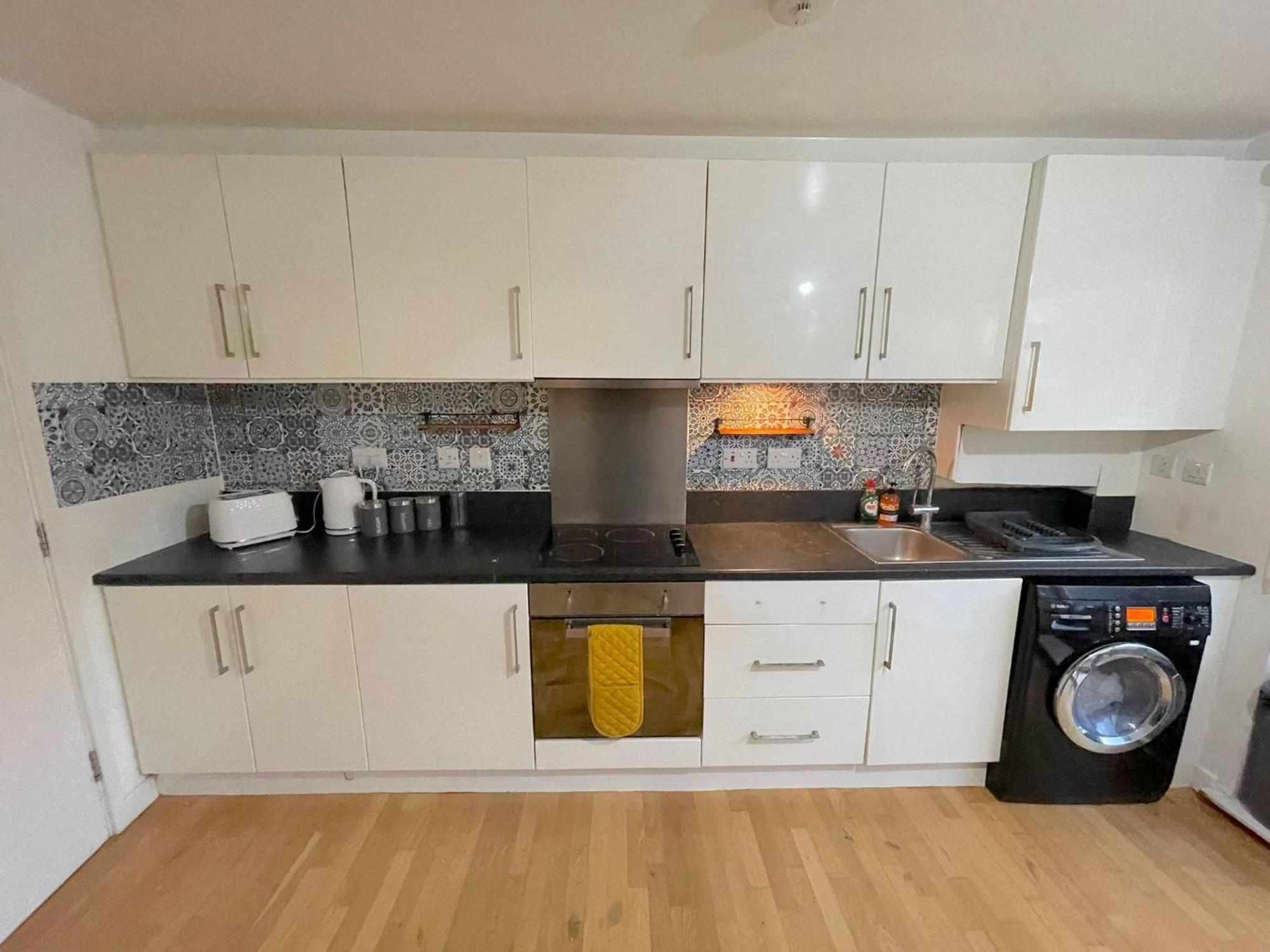Apartment Ground Floor Flat On Bath Road! *